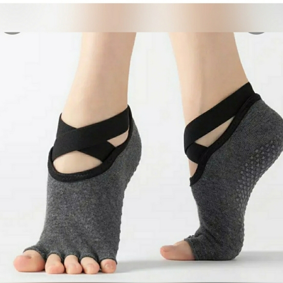 GREY PEDICURE NON SLIP /YOGA WORKOUT SOCKS/SLIPPERS OPEN TOE 1 PAIR - Picture 1 of 5